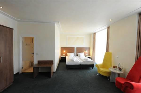 Sympathie-Hotel Fuerstenhof บาดครอยซ์นาค ภายนอก รูปภาพ
