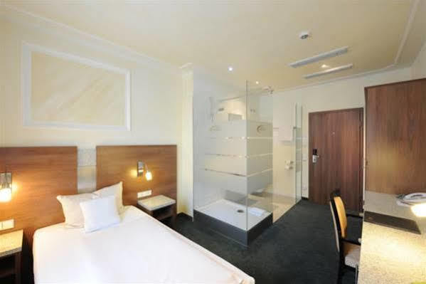 Sympathie-Hotel Fuerstenhof บาดครอยซ์นาค ภายนอก รูปภาพ